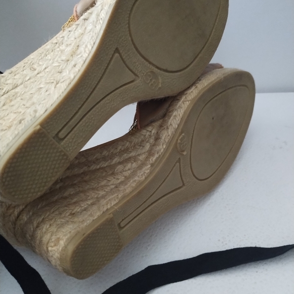 MEHER KAKALIA SHOES - Picture 10 of 10